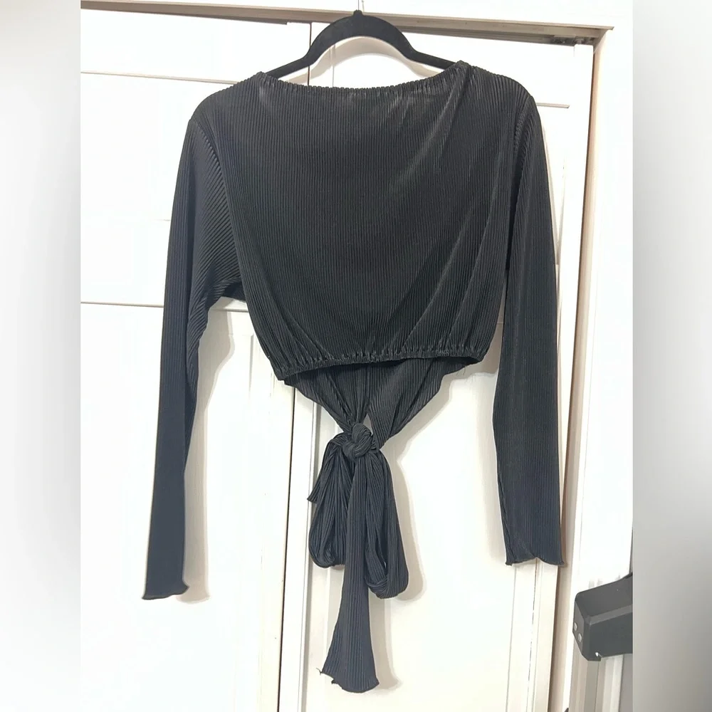 Plisse black top - Picture 3 of 3